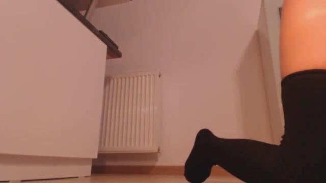 Curvaceous webcam girl